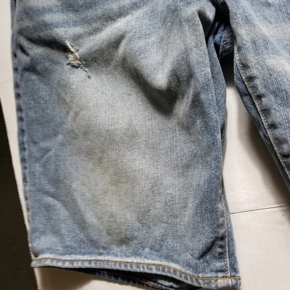 URBAN MEN'S DISTRESSED JEAN SHORTS SIZE 40